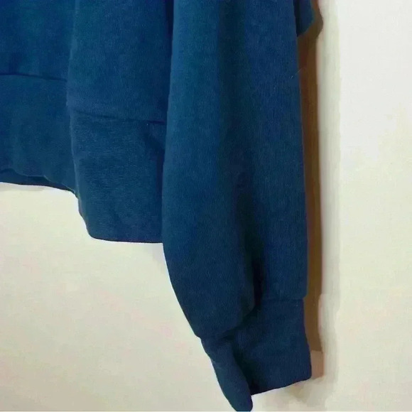 Nike Cropped Crewneck Sweatshirt Women Medium Teal Blue Drifit Long Sleeve - Picture 3 of 7
